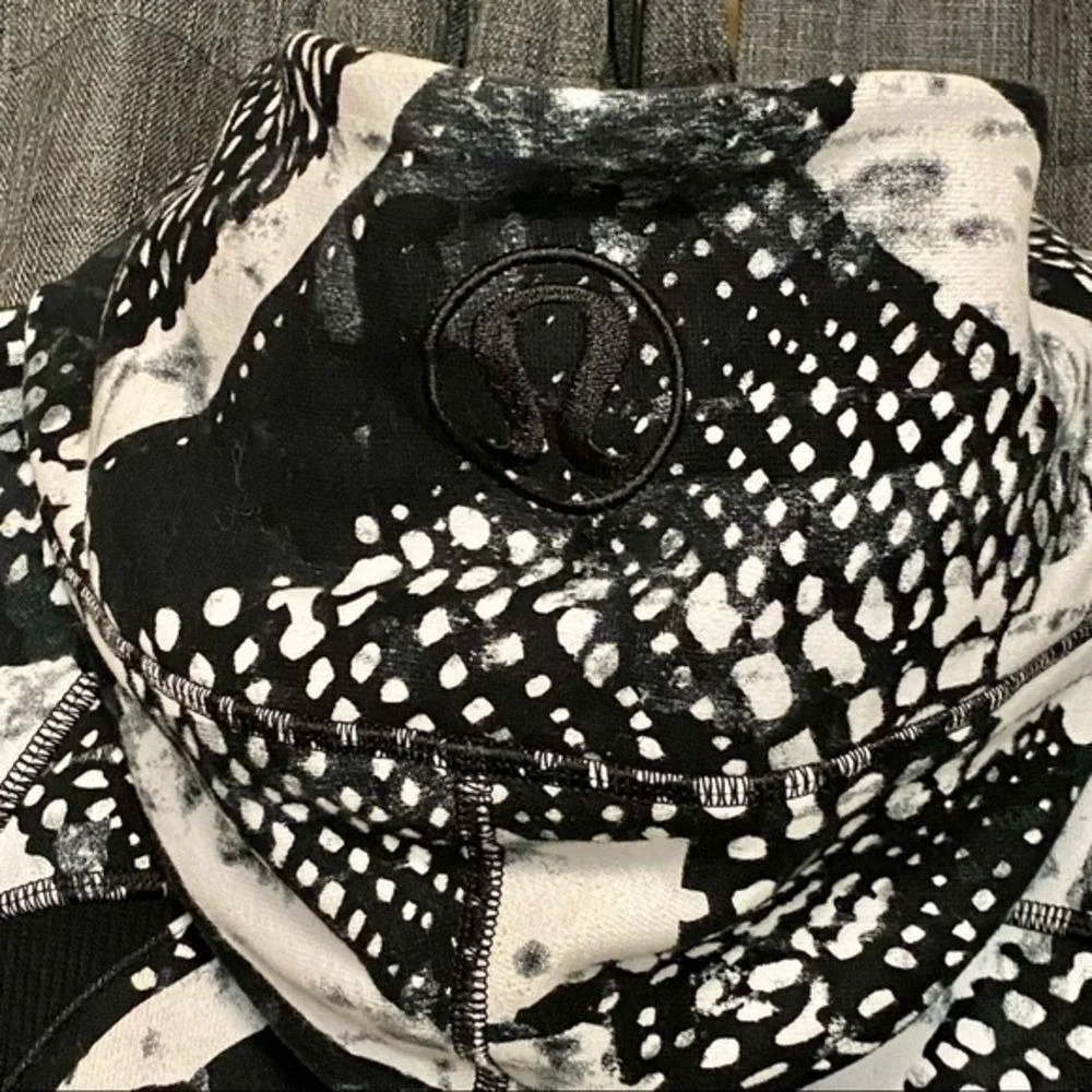 NWOT Lululemon graphic high‎ neck hoodie jacket.